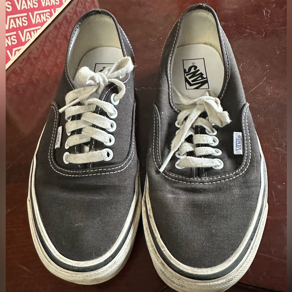 VANS BLACK AND WHITE
